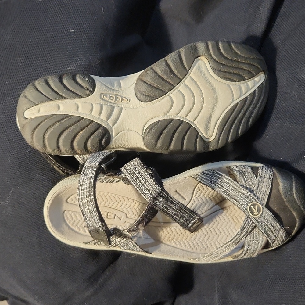Womens keen hiking sandals black size 9